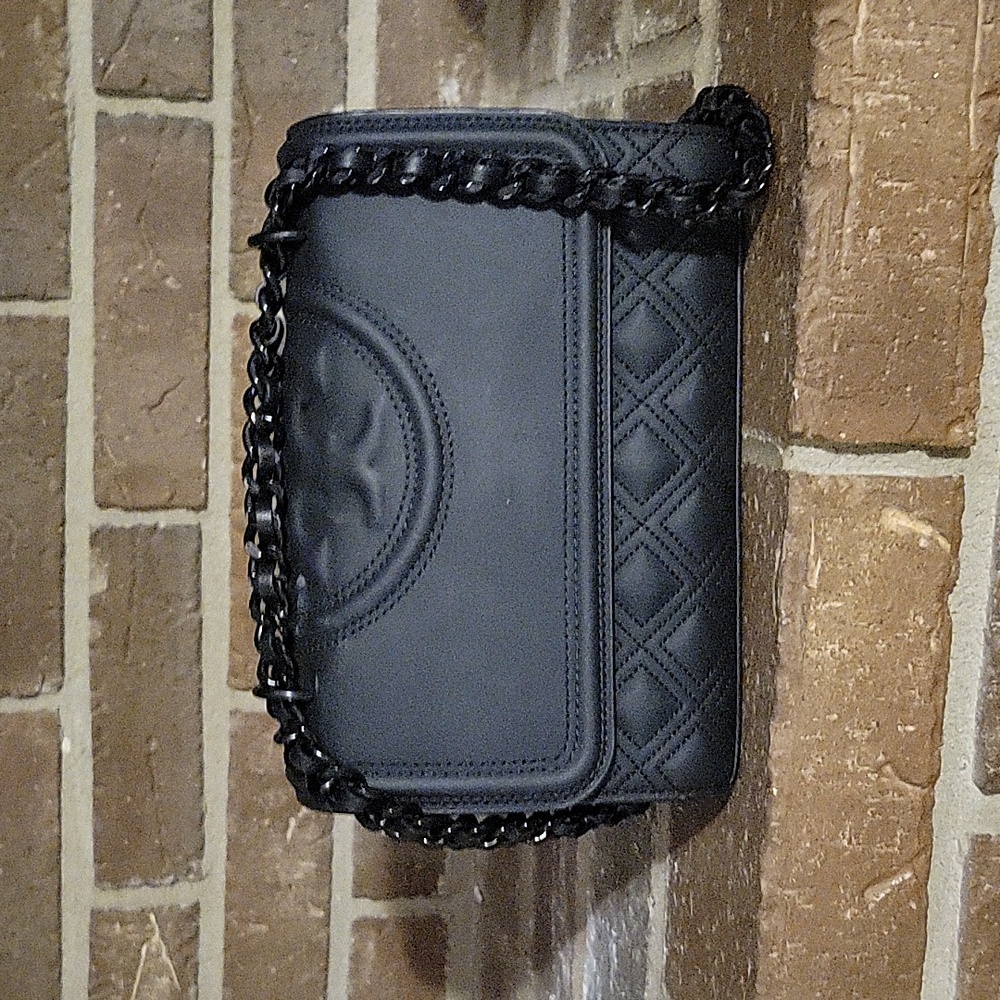 TORY BURCH FLEMING POLISHED-GRAIN CONVERTIBLE SHOULDER BAG BLACK